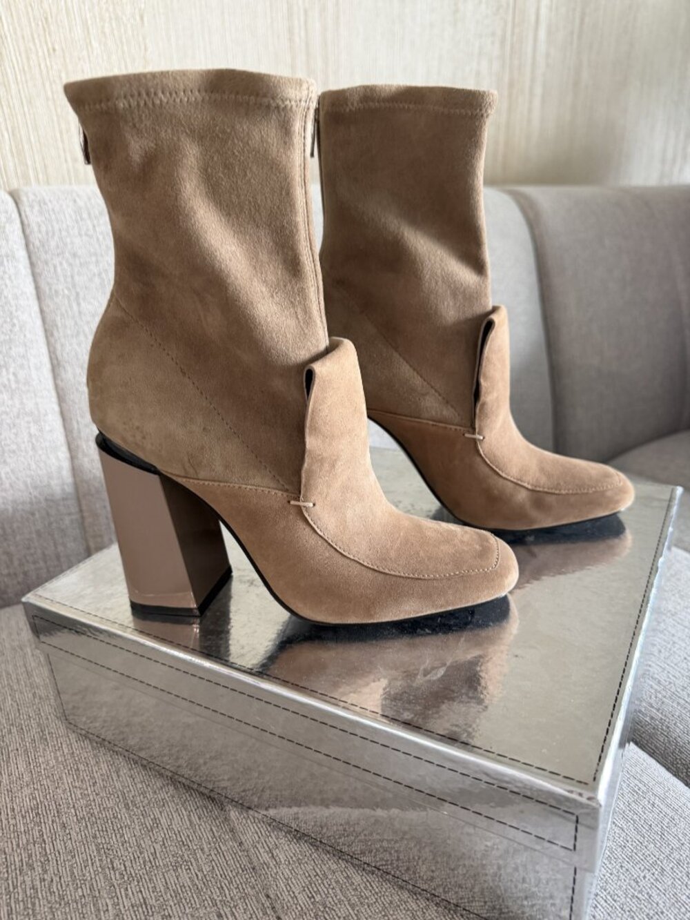 Sigerson Morrison Suede Beige Ankle Boots S7